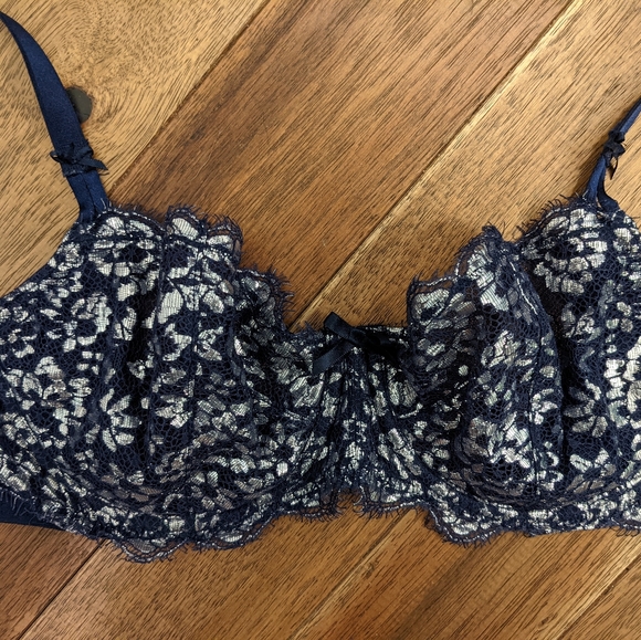 Victoria's Secret bra with silver linings, 32DD - Picture 2 of 4